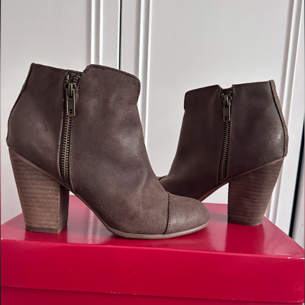 Carlos Santana boots